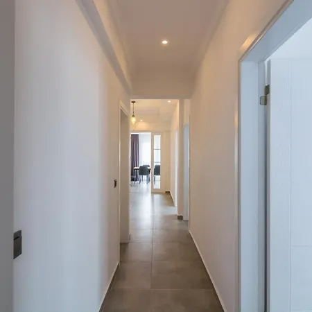 Seaside Apartment *